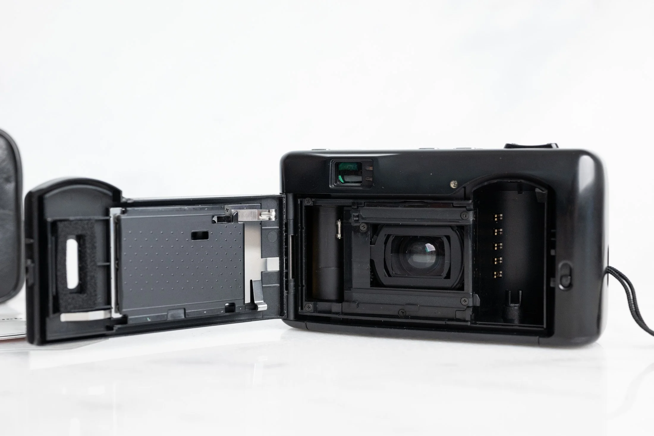 Leica Z2X Point and Shoot 35mm Film Camera with Leica Case, Strap